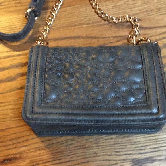 Bcbg grey crossbody with gold chain - Picture 3 of 4